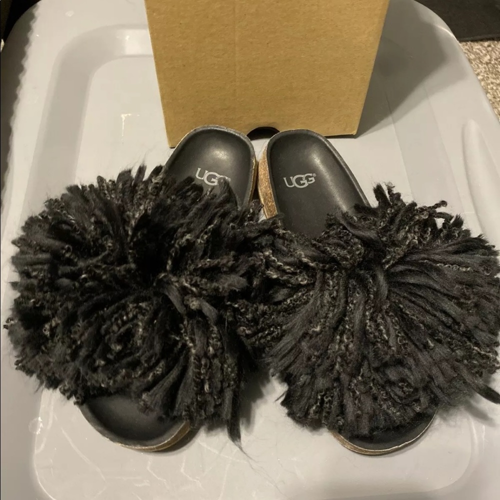 UGG CINDI BLACK YARN FRINGE CORK SOLE SLIDE SANDAL